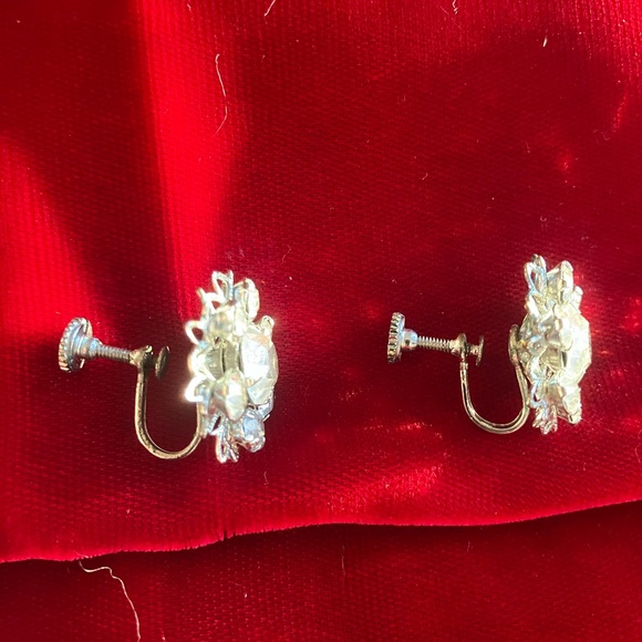 Vintage Rhinestone Screw Back Earrings - Picture 6 of 10